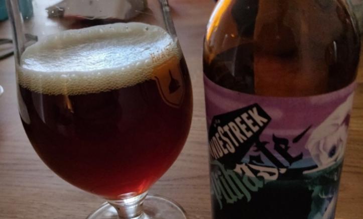 Vandestreek x Puhaste Icebock BA Doppelbock glas en flesje op tafel